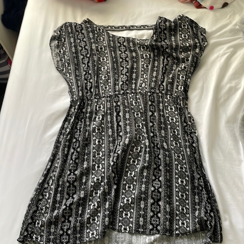 Black patterned dress. Runs smaller. Size XXL.